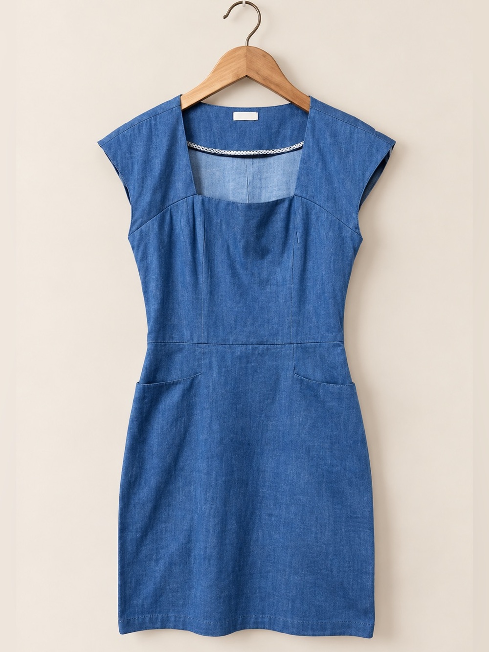 L’Agence | Chambray Square Neck Cap Sleeve Sheath Dress
Minimalist Office Chic